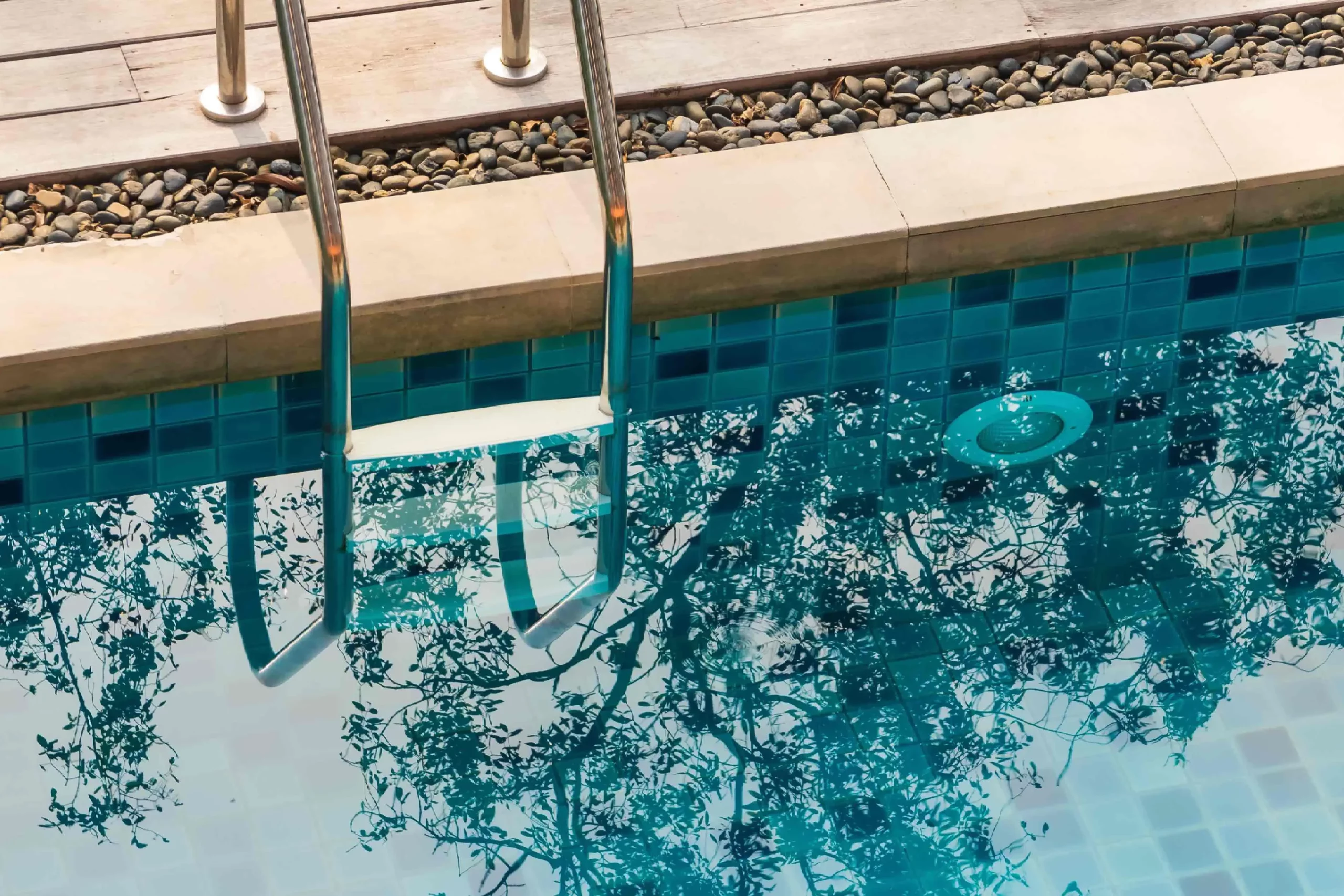 Service d'entretien de piscine de chantier de FM Services à Toulouse et dans le nord toulousain Service d'entretien de piscine de chantier de FM Services à Toulouse et dans le nord toulousain